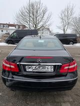 Mercedes-Benz E 250 Coupé E 250 CGI BlueEFFICIENCY AVANTG.... - Mercedes-Benz E 250: Von Privat
