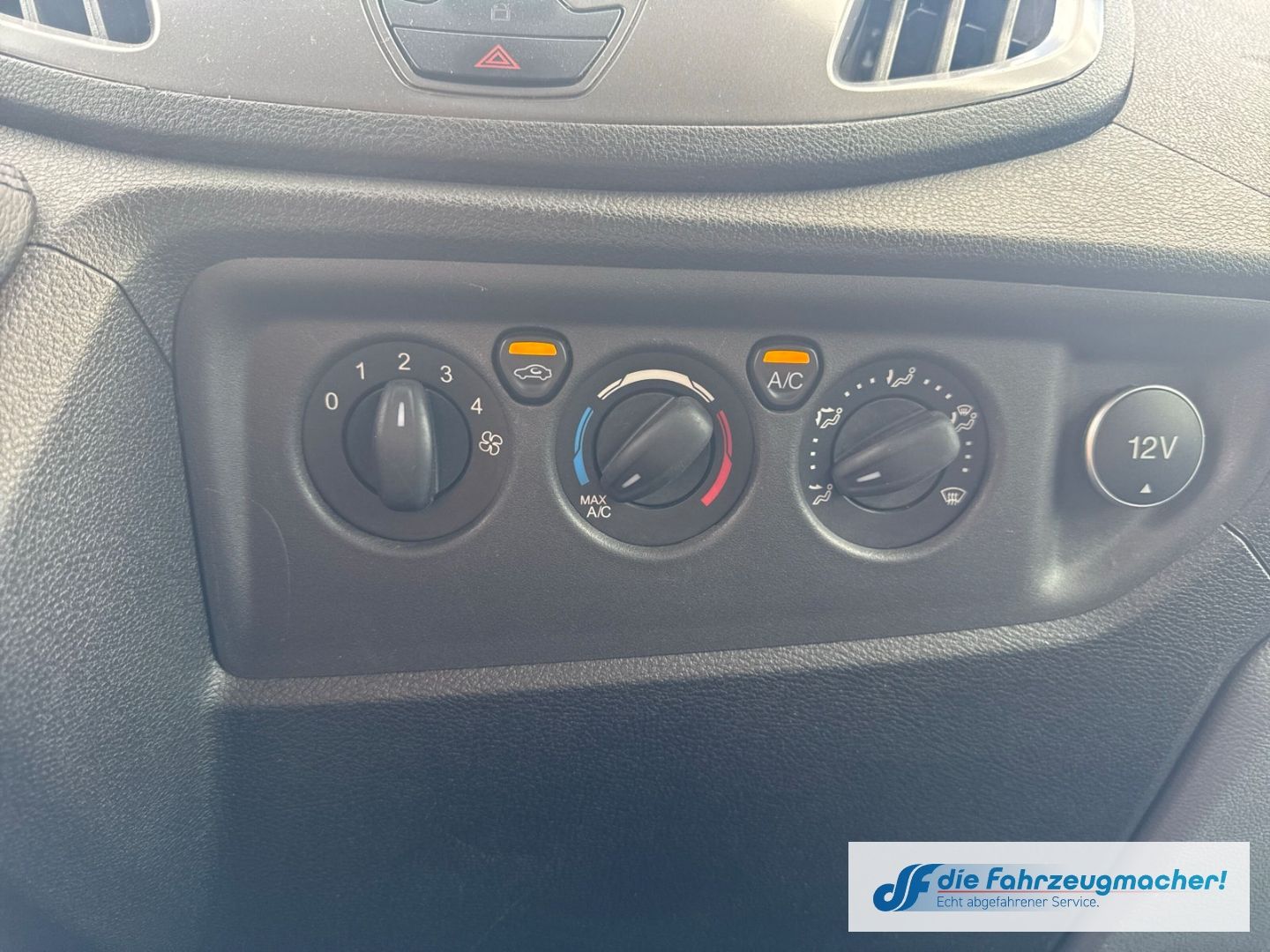 Fahrzeugabbildung Ford Transit Kombi 350 L3 Trend StandHZG *2881*EXPORT