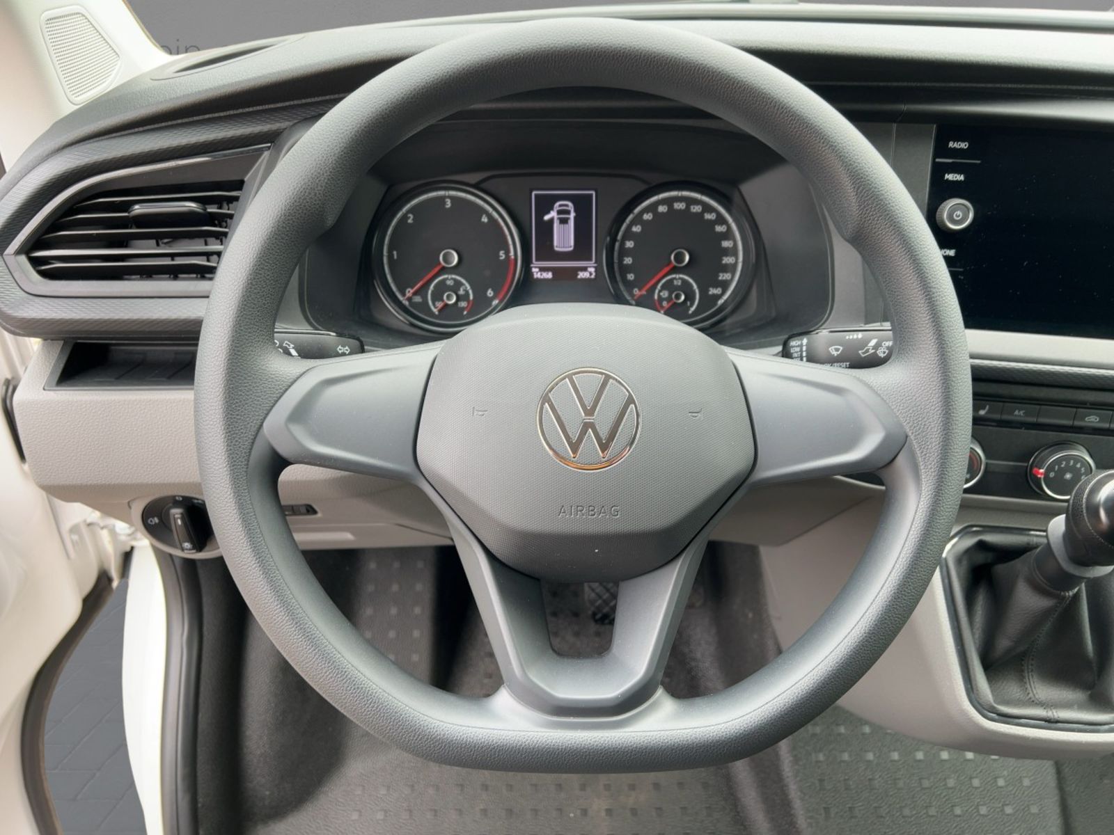 Fahrzeugabbildung Volkswagen T6.1 2.0 TDI Kasten lang Klima Navi ParkPilot DA