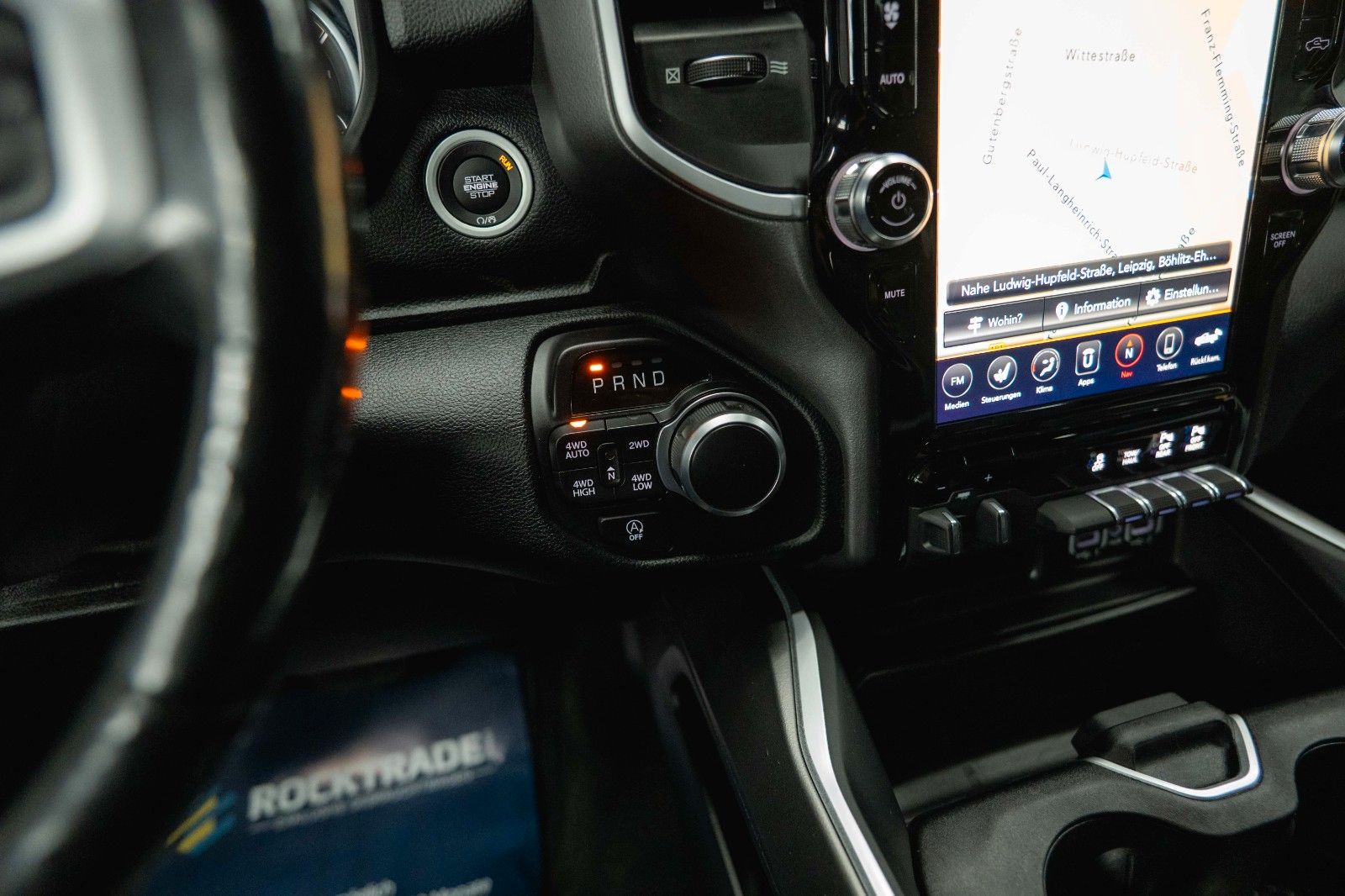 Fahrzeugabbildung Dodge RAM 5.7 V8 HEMI 4x4 Offroad Night Limited 19%