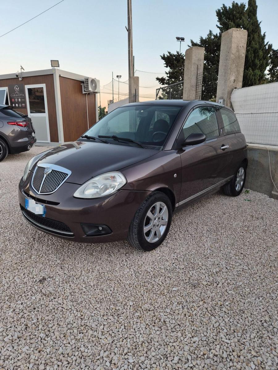 Lancia Ypsilon