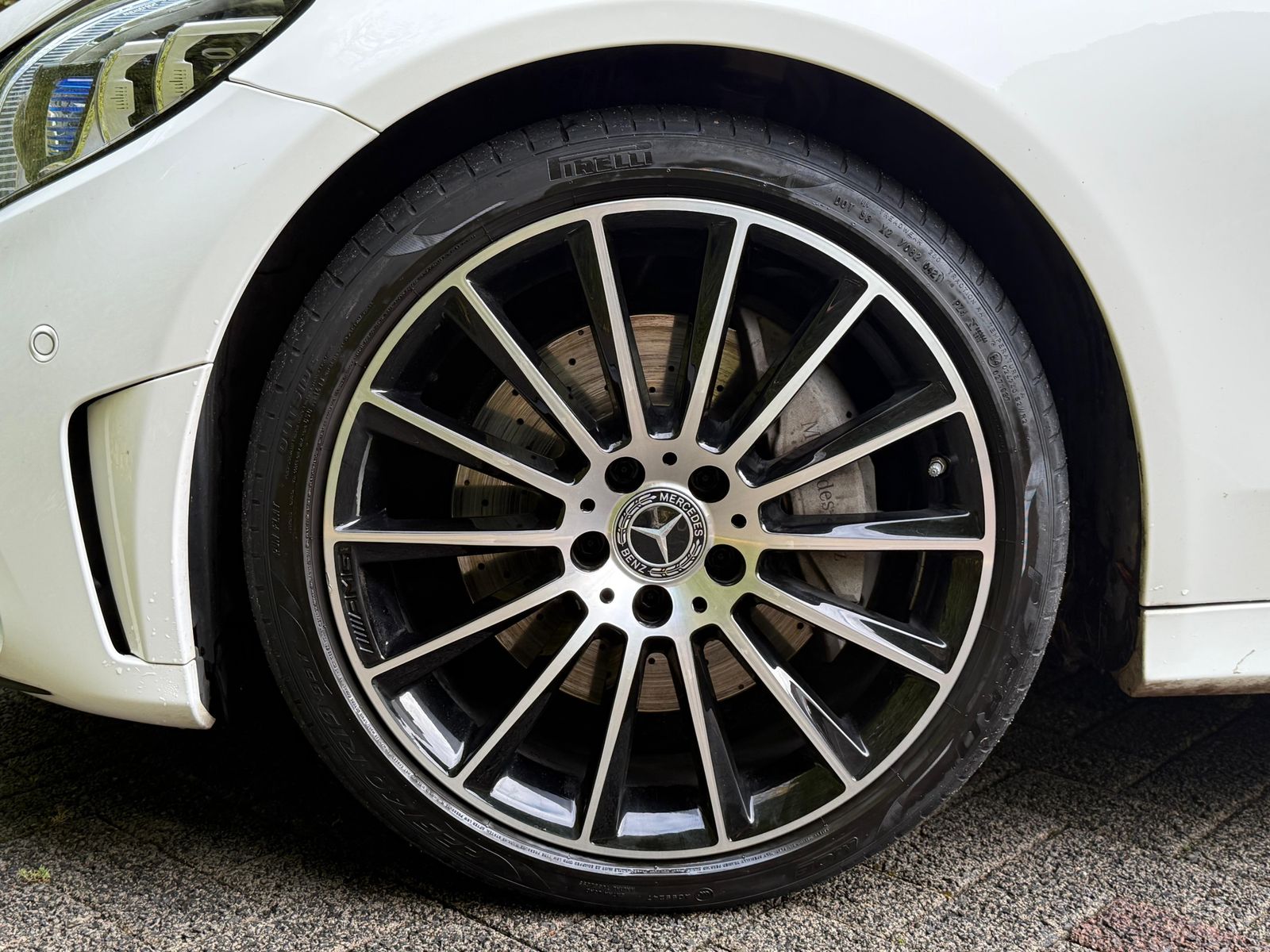 Fahrzeugabbildung Mercedes-Benz C 300 d 4M AMG-Line MULTIB+NIGHT+NAV+KAM+VIRTUAL