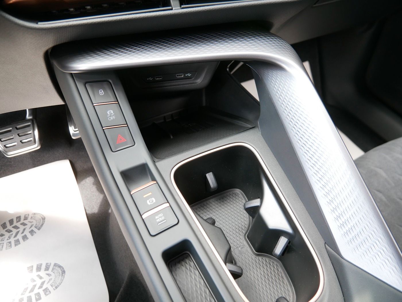 Fahrzeugabbildung CUPRA Terramar 1.5 eTSI NEU51T DSG Matrix ! 4 Pakete !