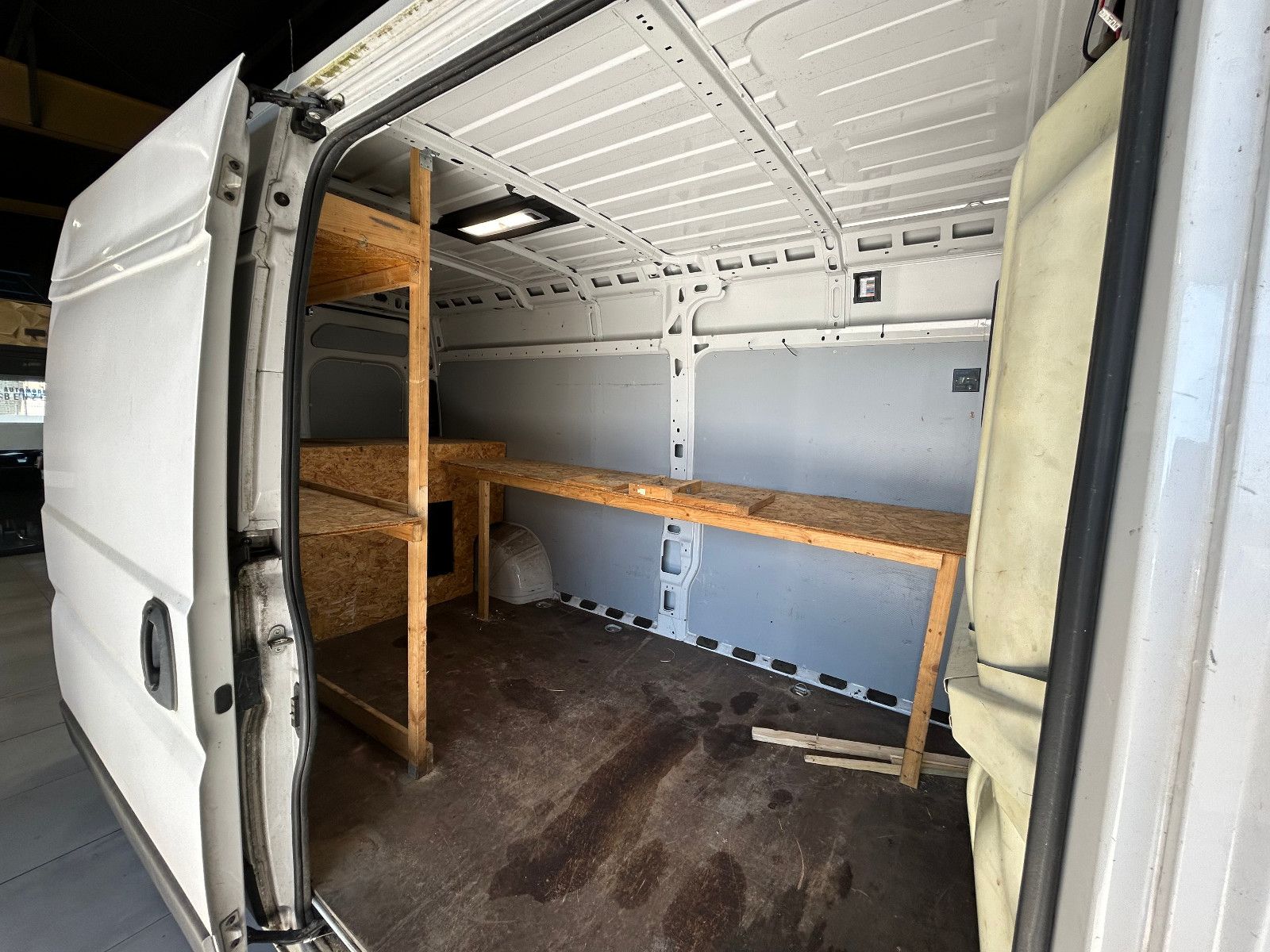 Fahrzeugabbildung Fiat Ducato Grossr.-Kasten 35 140 L4H2 RS: 4035 mm/3-