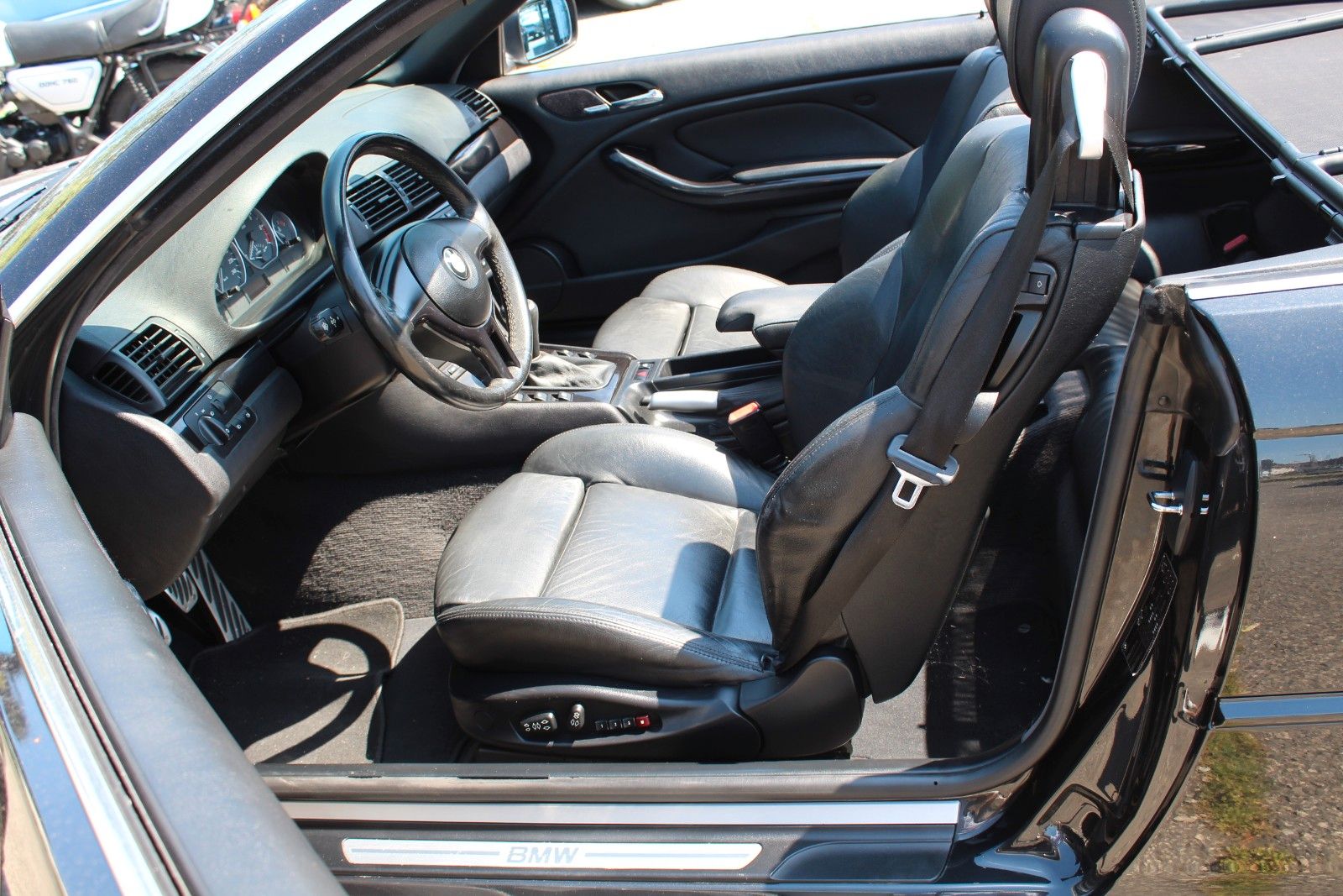 330Ci CABRIO 1. Hand Scheckheft!!