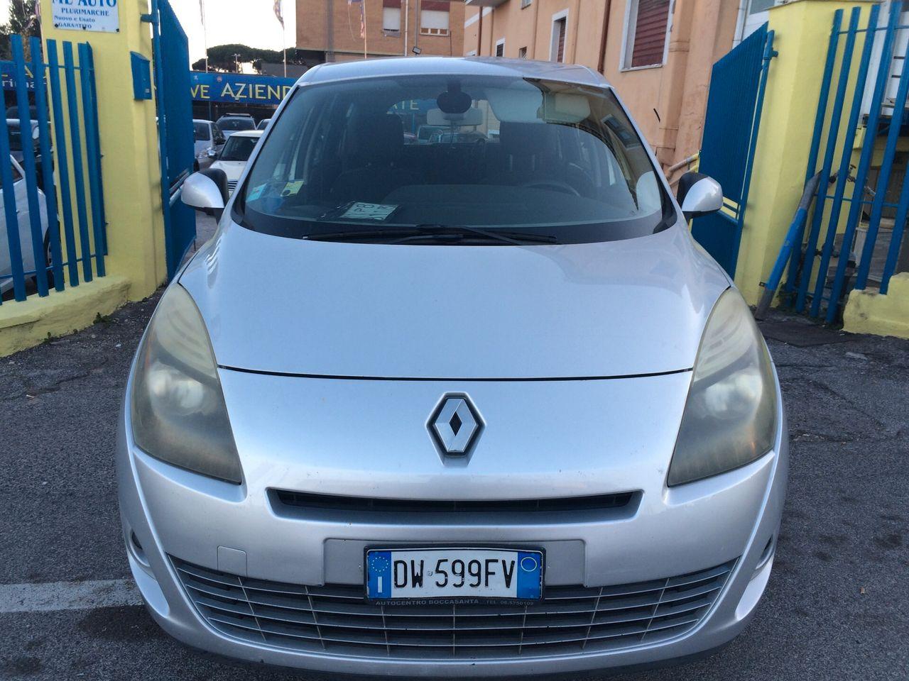 Renault Scenic 2009 — салон