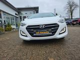 Hyundai i30 YES!1.Hand GARAGE WIE NEU Viele Extras TOP - Hyundai i30 YES!