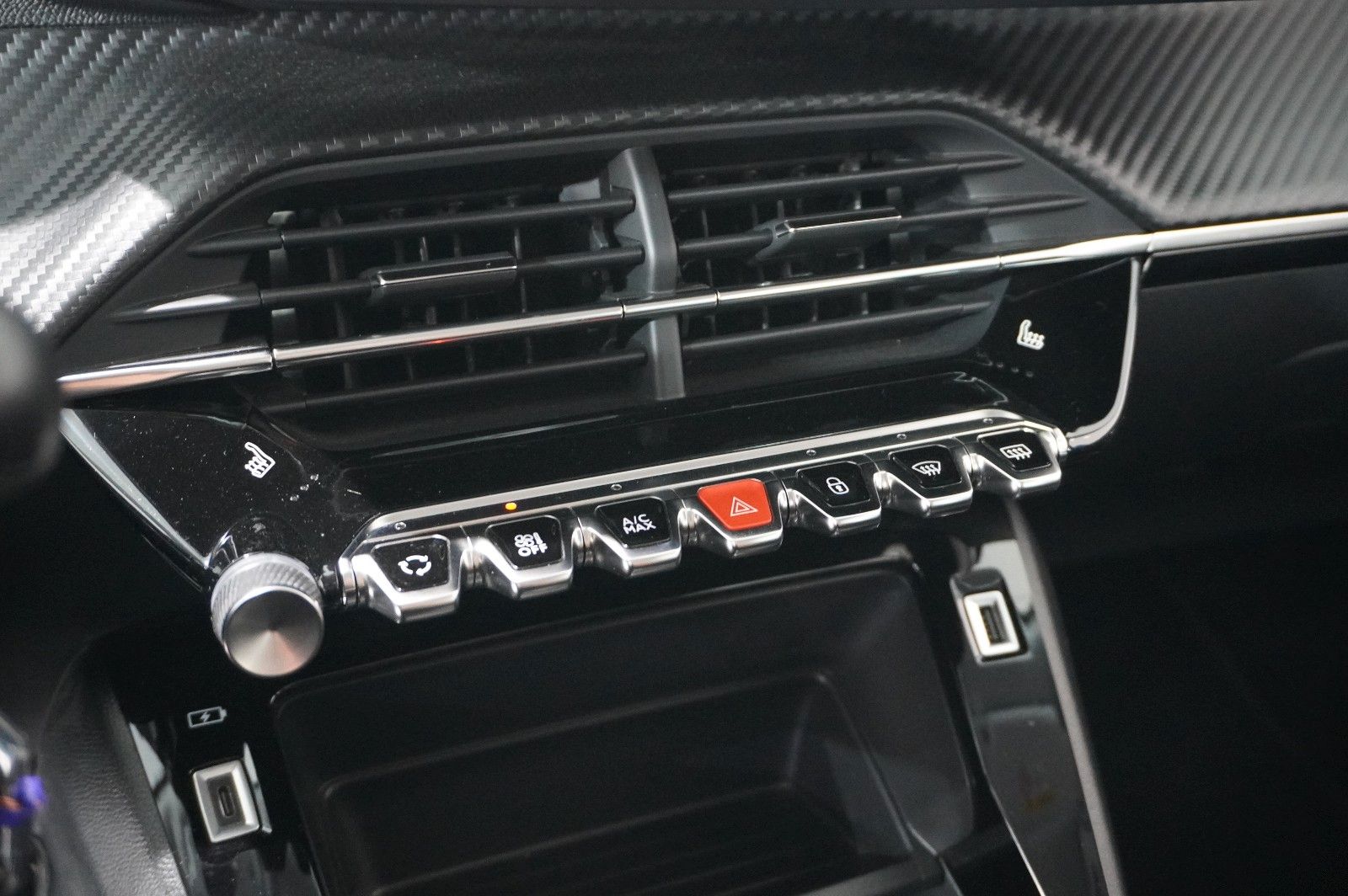 Fahrzeugabbildung Peugeot 2008 1.2 PURETECH NAVI/SHZ/KAMERA/TEMP/DAB+