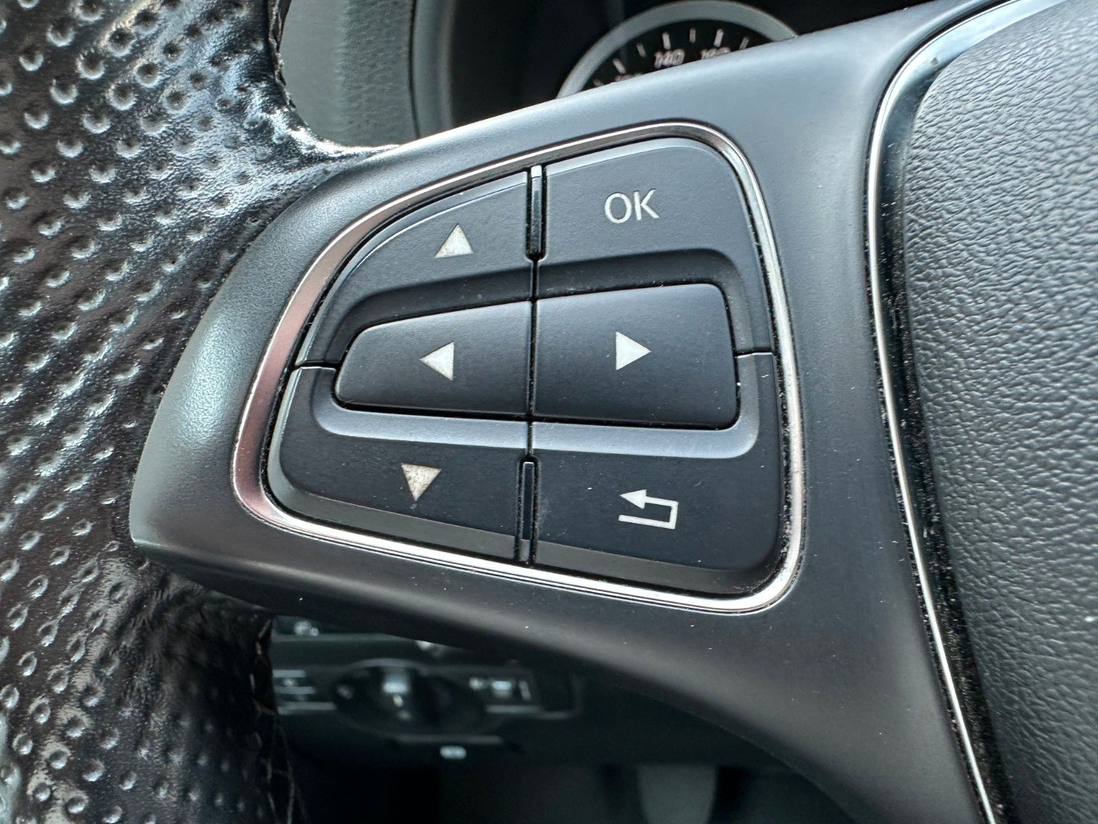 Fahrzeugabbildung Mercedes-Benz Vito 114 CDI Mixto Regal AHK Klima PARKTRONIC