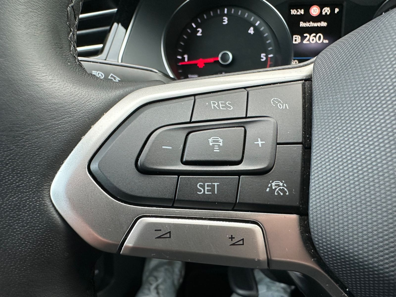 Fahrzeugabbildung Volkswagen Passat Variant 2.0 TDI DSG Elegance NAV+LED+PANO
