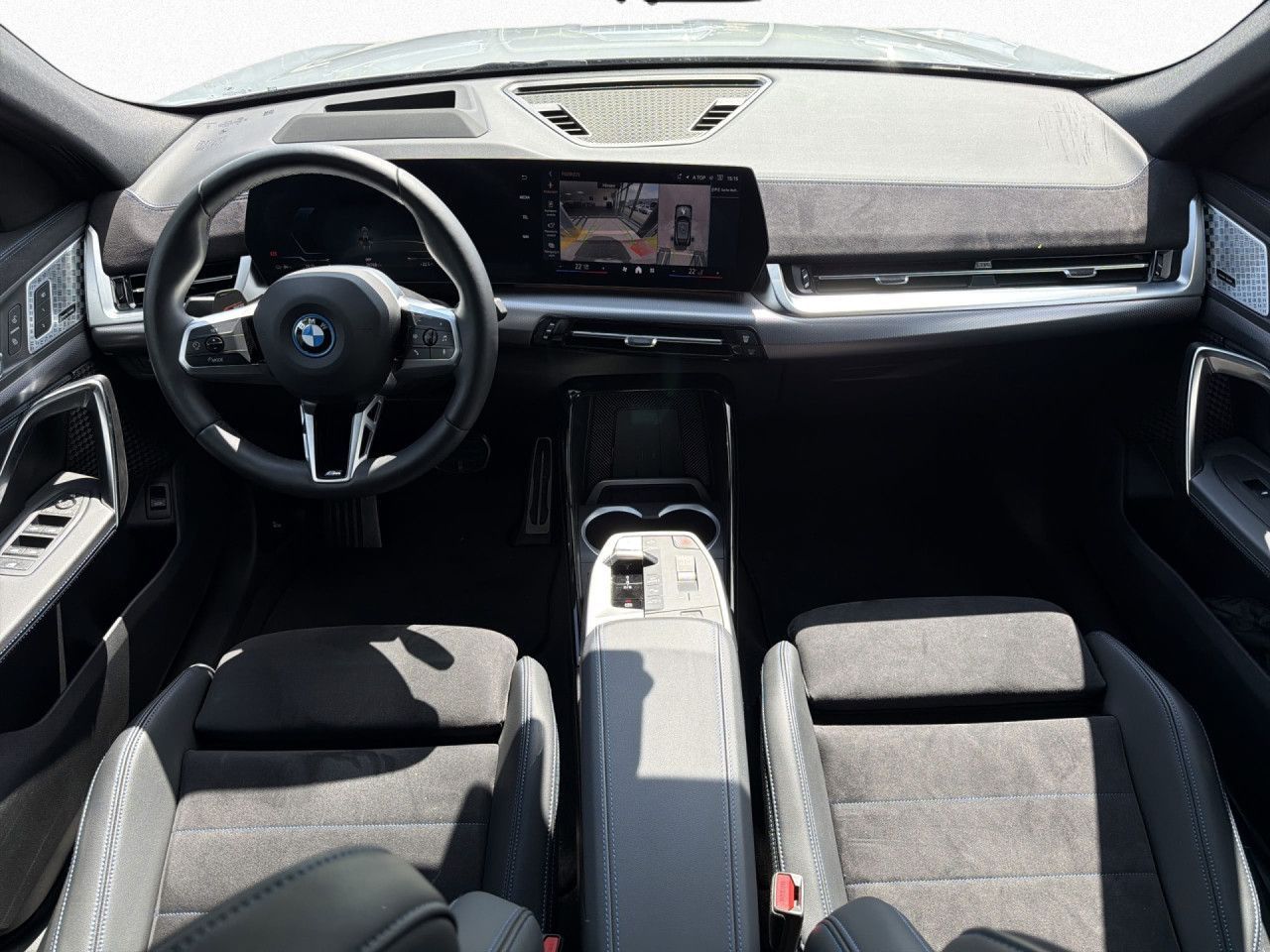 BMW iX2 - Bild 16