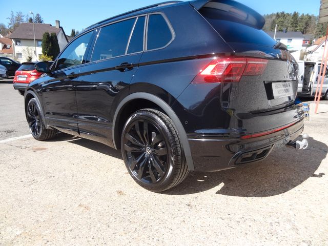 Fahrzeugabbildung Volkswagen Tiguan R-Line 4Motion/Pano/HUD/Matrix/StH/AHK/Ka