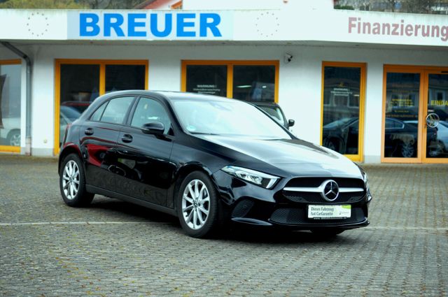 MERCEDES-BENZ A 180 Automatik DISTRONIC Navi LED Klimaautomati