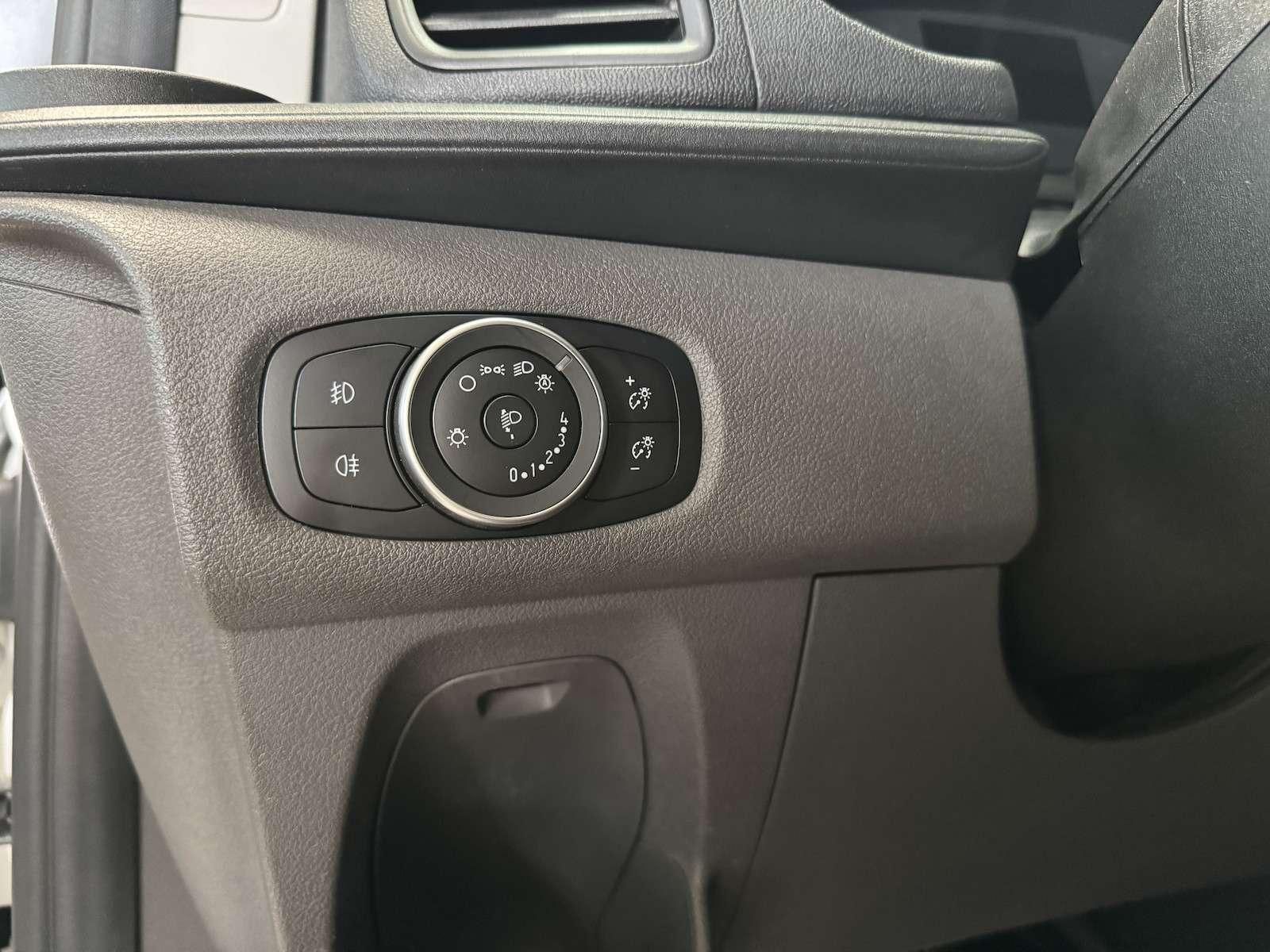 Fahrzeugabbildung Ford Transit Custom Autom. /StandHz/Markise/Navi/A...