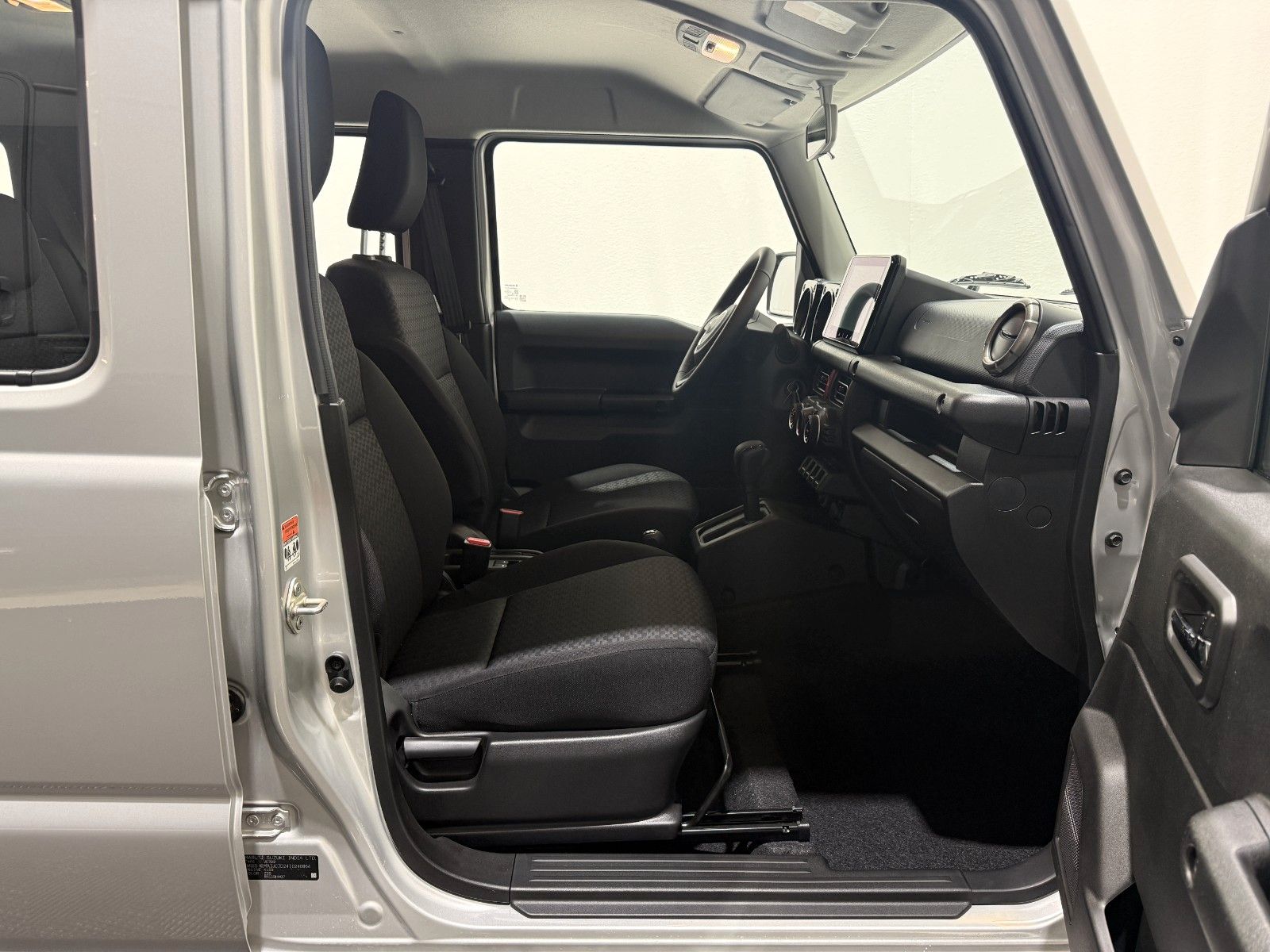 Fahrzeugabbildung Suzuki RTR Jimmy - 4/5 Türer - LED - RFK - MFL