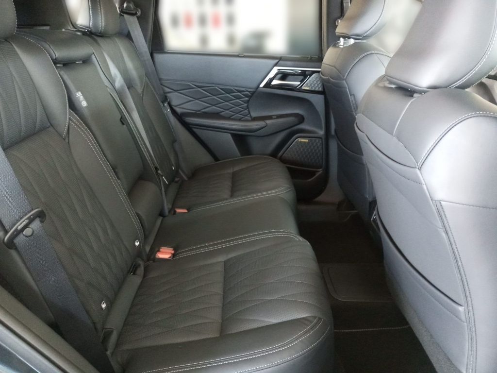 Fahrzeugabbildung Mitsubishi Outlander Diamant TOP ´´Black´´ PHEV Luxury-Pake