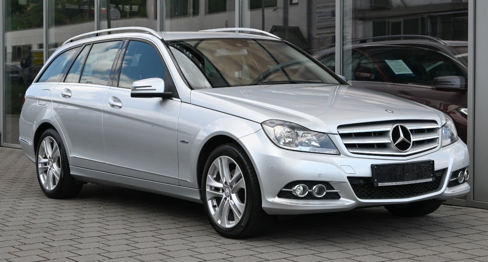 Fahrzeugabbildung Mercedes-Benz C 250 T BlueEFF. AVANTGARDE Facelift °AHK°COMAND
