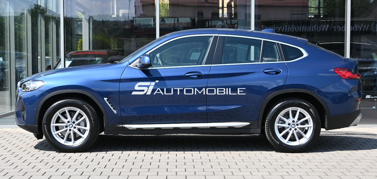 Fahrzeugabbildung BMW X4 xDr.30d °ACC°AHK°IND.MERINO-LEDER°STANDHEIZ.°