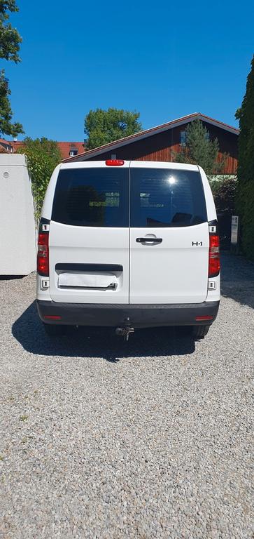 Hyundai H-1 Starex