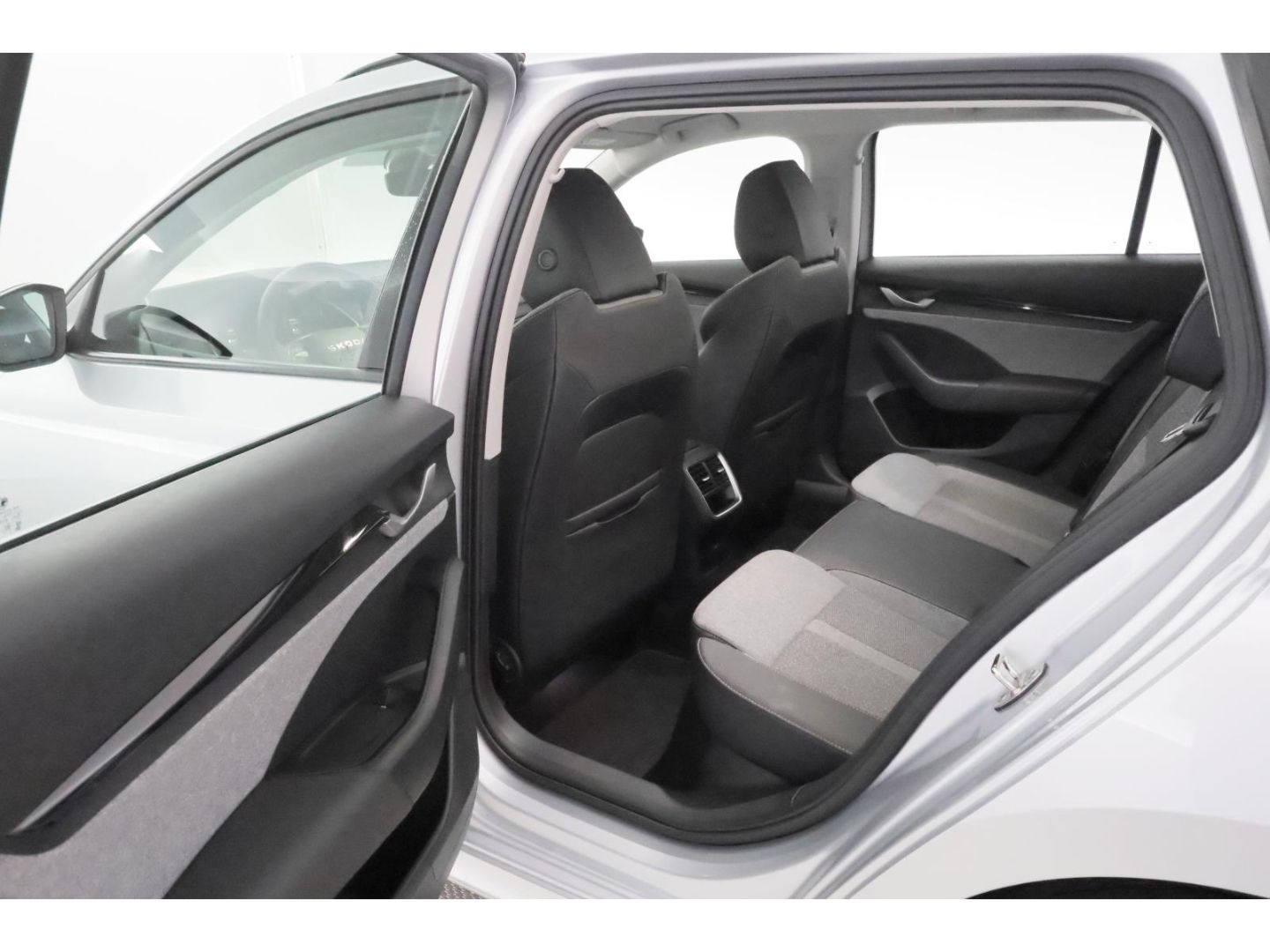 Skoda Octavia 2.0TDI Combi DSG Selection+LED+KAMERA foto 18