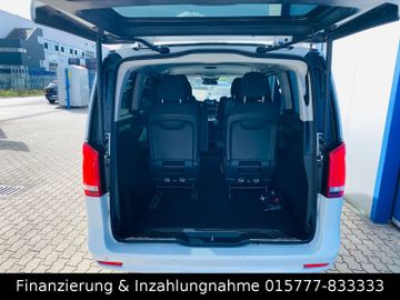 Mercedes V 220 - 9