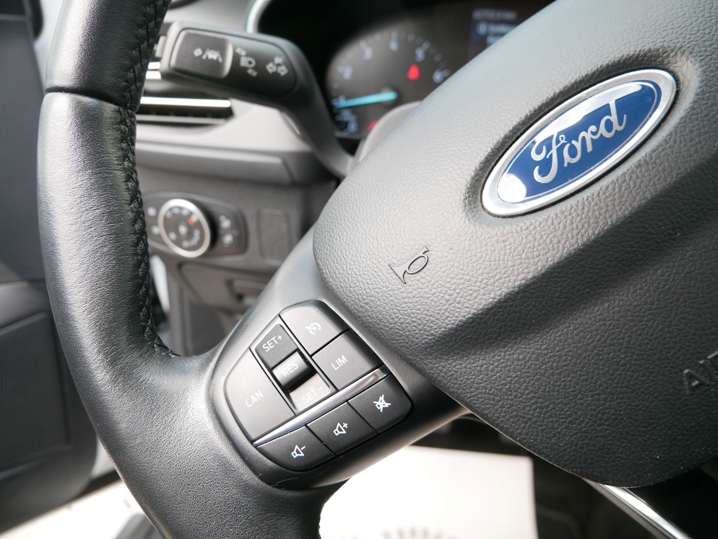 Fahrzeugabbildung Ford Focus 1.0 EcoBoost Active 1.Hand NAVI PDC Klima