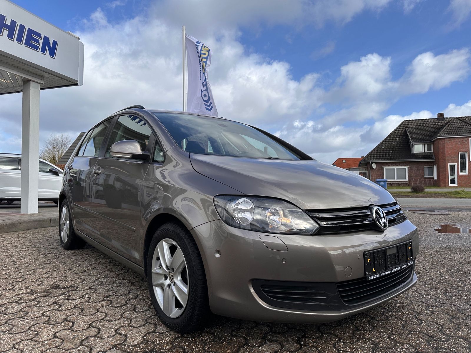 Fahrzeugabbildung Volkswagen Golf Plus 1.4 TSI DSG Comfortline AHK/PDC/GJR