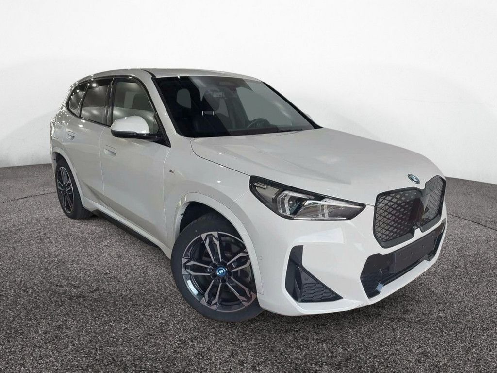 BMW iX1 xDrive30 M-Sport 19 ZOLL PANO AHK HUD foto 3