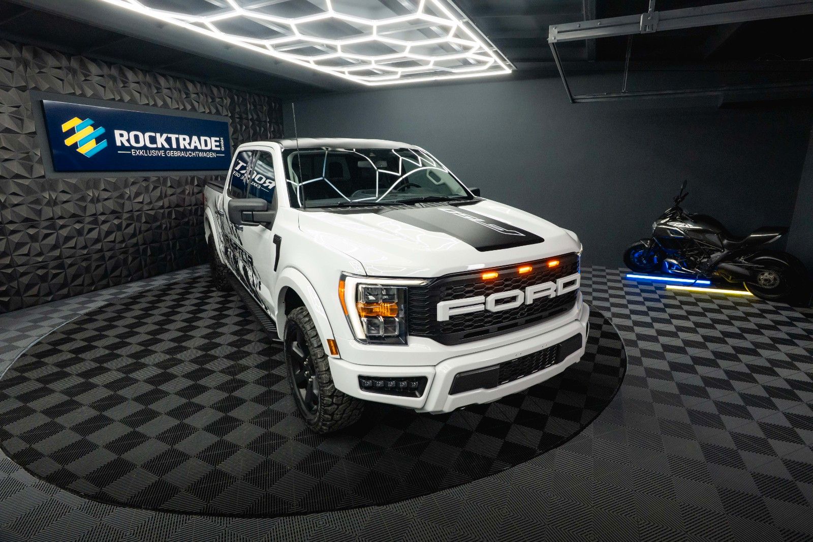 Fahrzeugabbildung Ford F150 5.0L V8 4x4 Offroad SuperCrew RAPTOR 19%