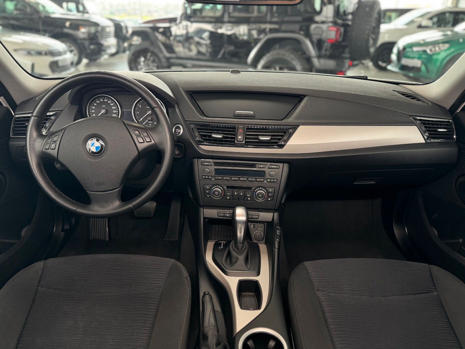 Fahrzeugabbildung BMW X1 18i sDrive GARANTIE/PDC/KLIMA/SZH/TEMPO/XENON