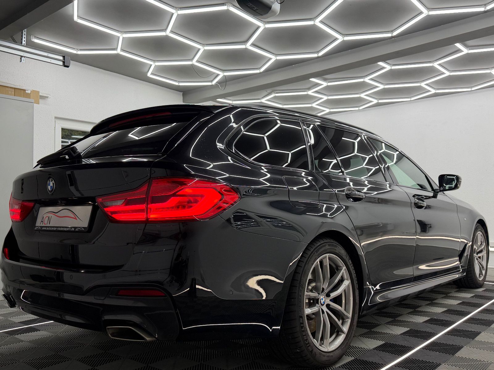 Fahrzeugabbildung BMW 530 d M SPORT/LED/NAVI PROF/STHZ/LIVE COCKPIT