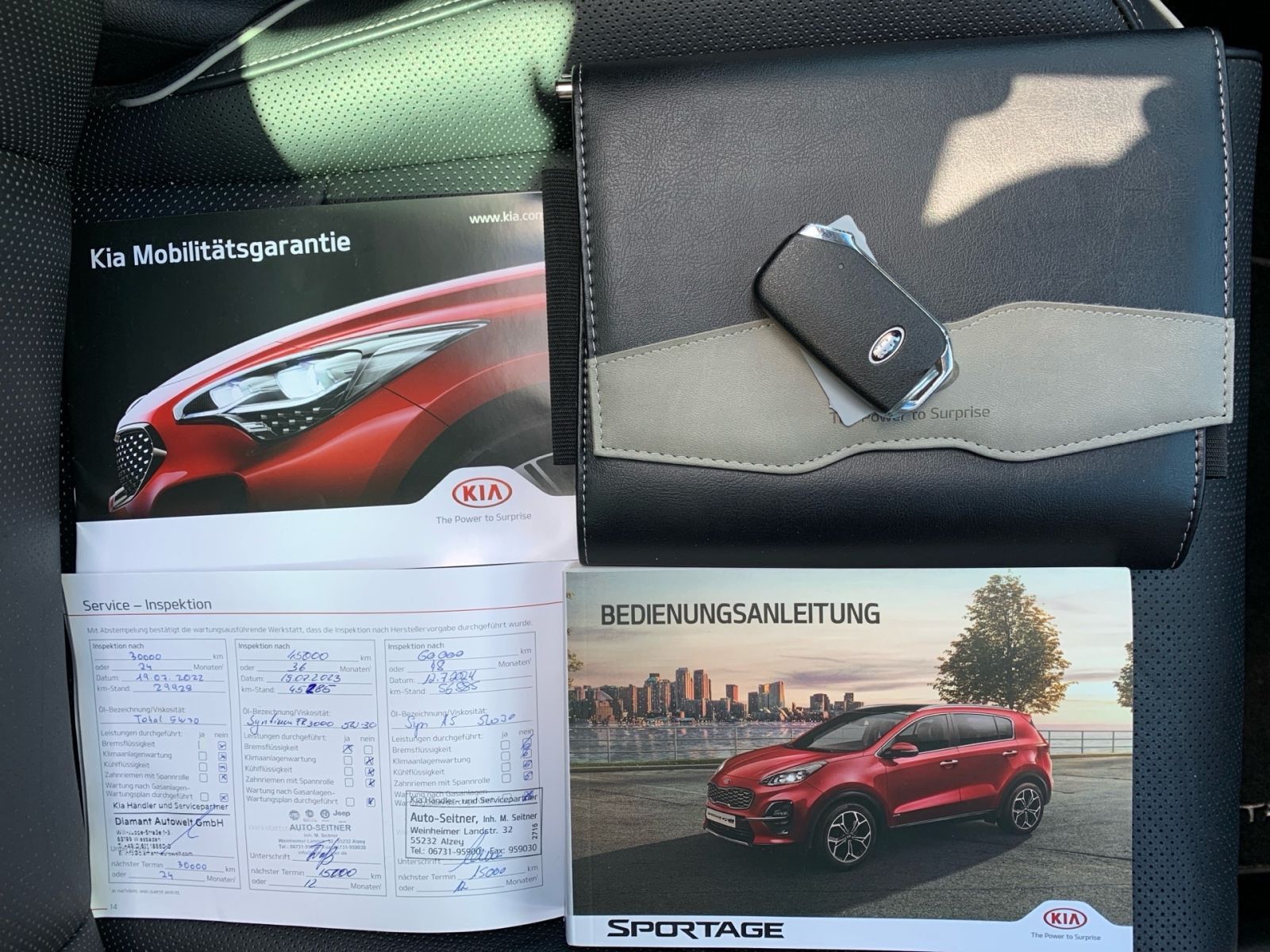 Fahrzeugabbildung Kia Sportage 1.6 T-GDI 7-DCT Black Edition Pan.Dach