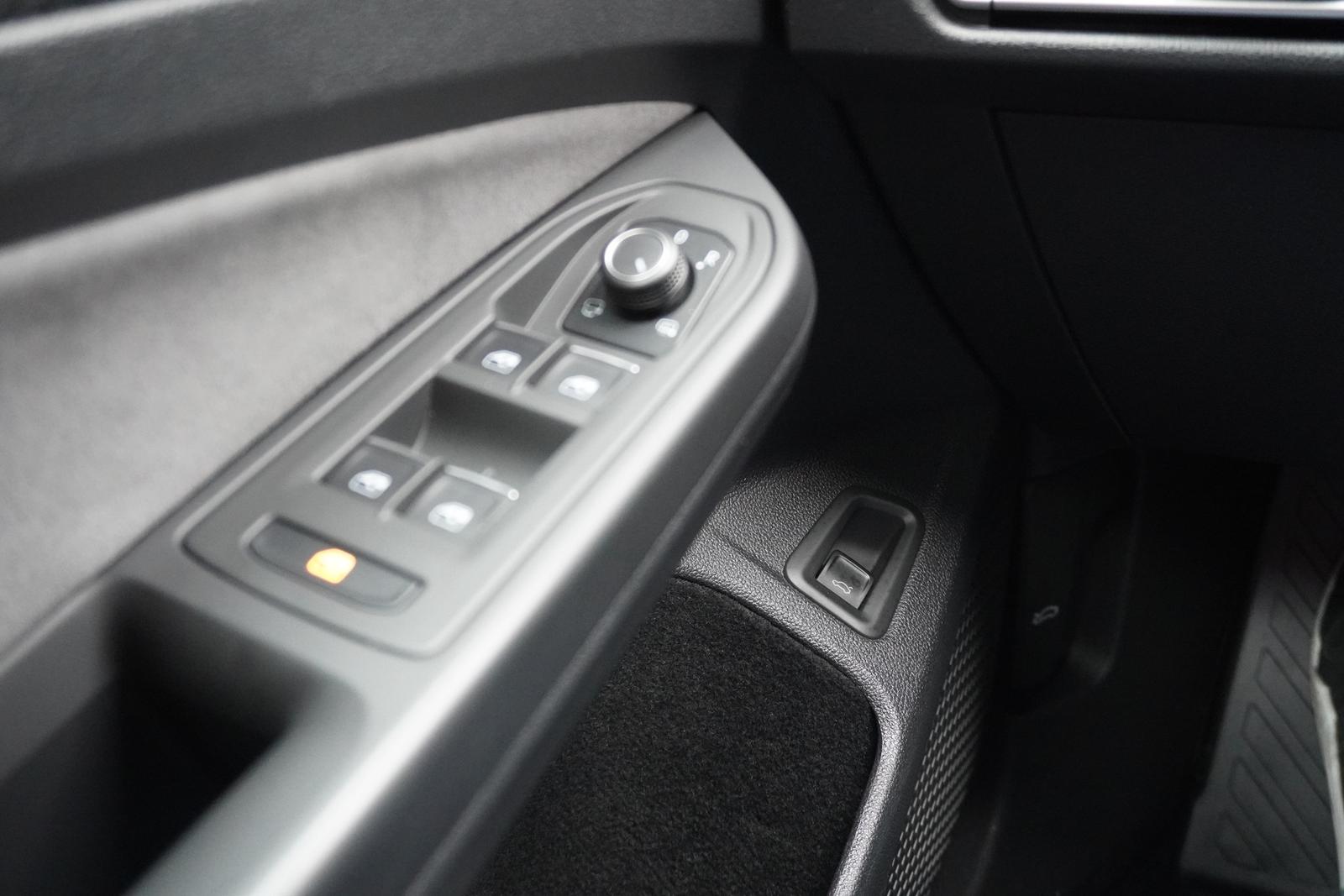 Volkswagen Golf VIII Variant R-Line eTSI DSG Panorama, миниатюра 19