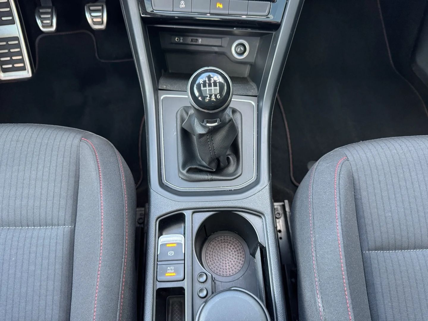 Touran 1.6 TDI "SOUND" *LED*NAVI*PANO*7SITZE*