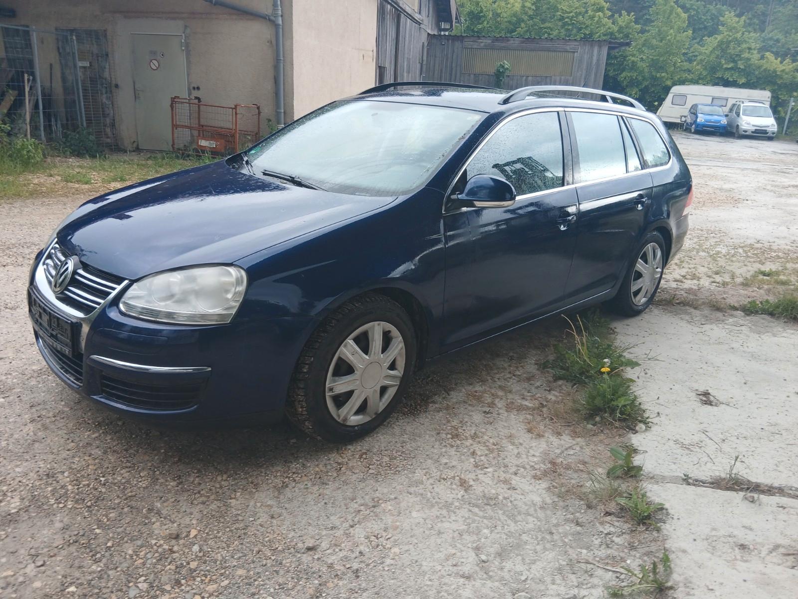 Volkswagen Golf 2009 — rear view