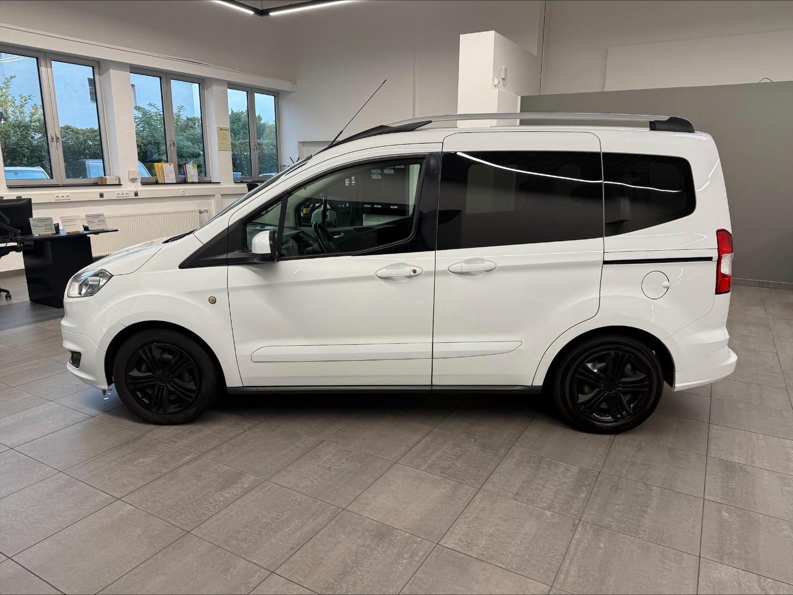 Ford  2015 — rear view