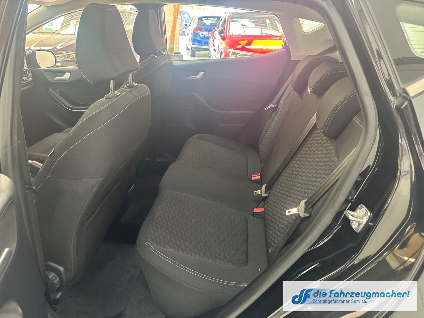 Fahrzeugabbildung Ford Fiesta Titanium Navi LED Blendfreies Fernl. Kurv