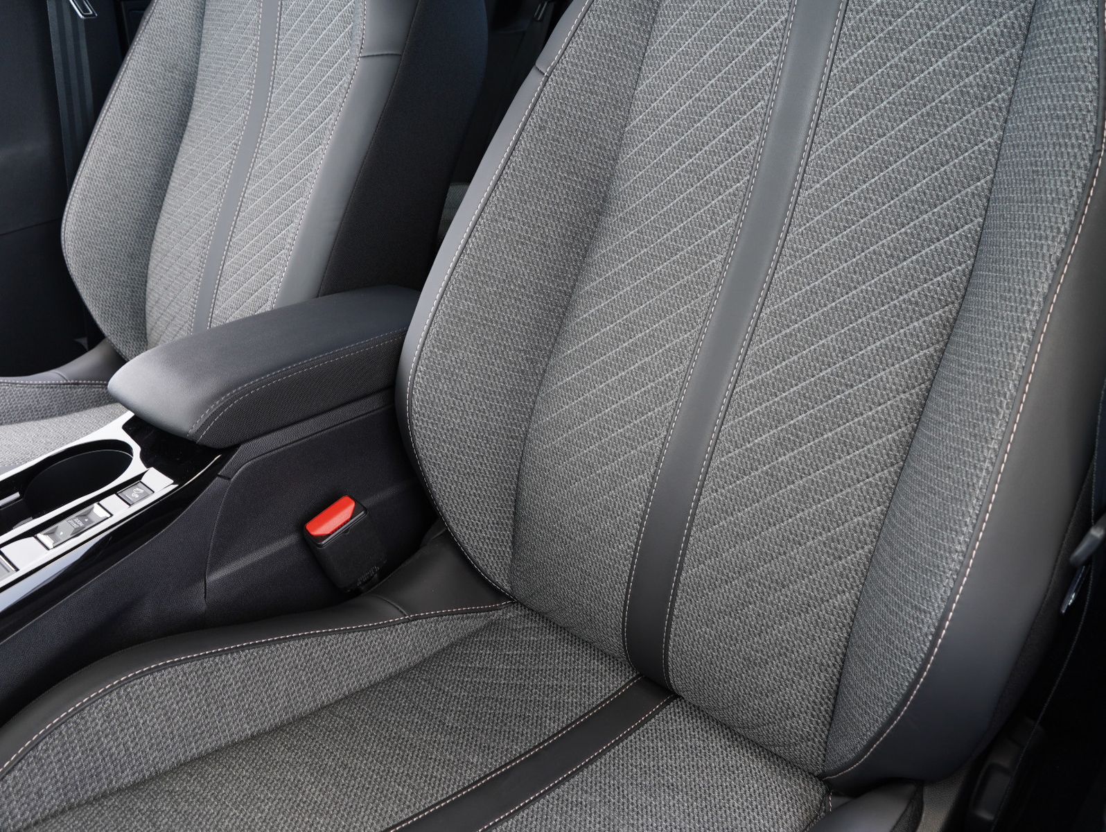 Fahrzeugabbildung Peugeot 2008 1.2 PureTech 130 Allure