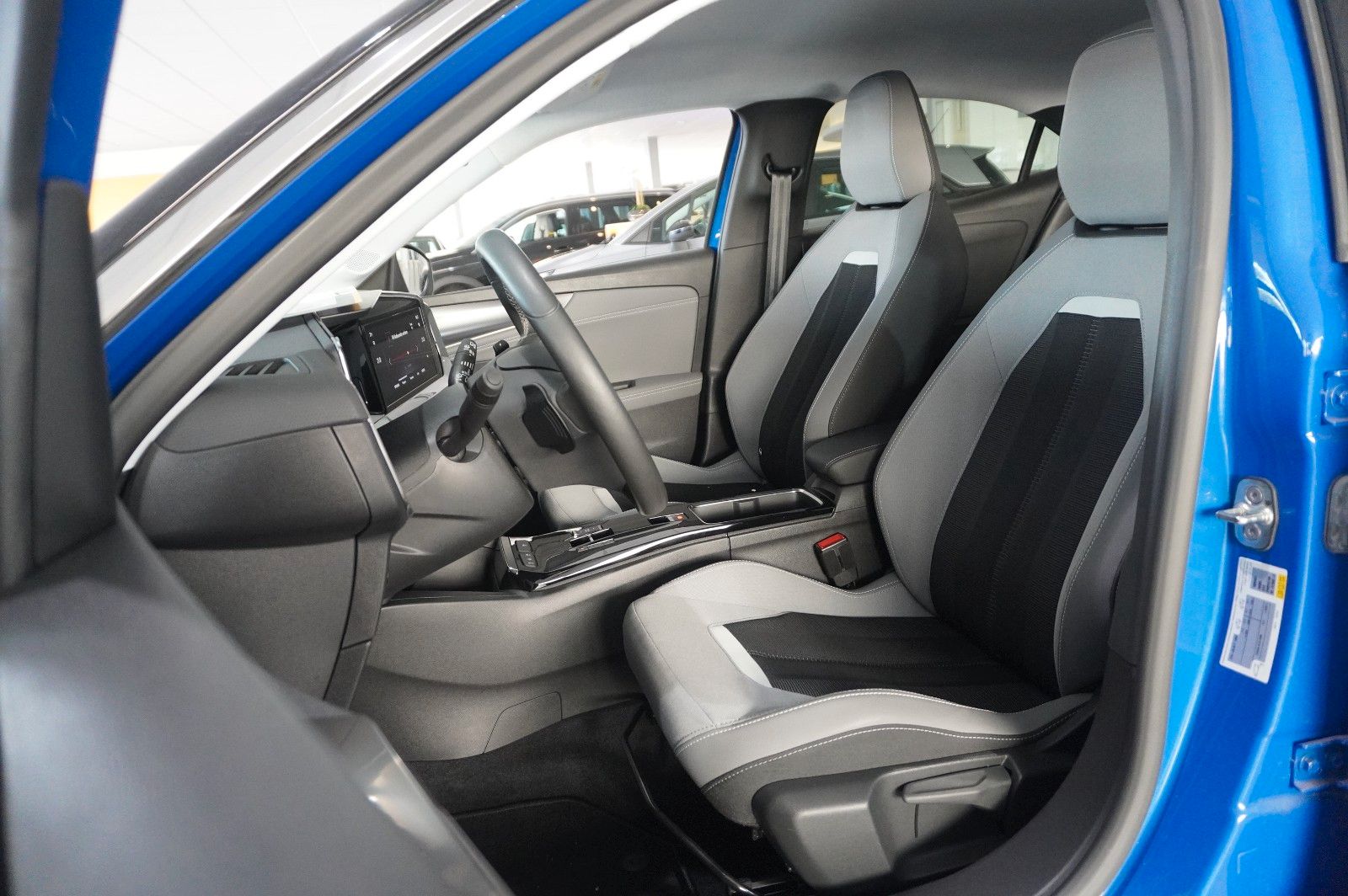Fahrzeugabbildung Opel Mokka 1.2T ELEGANCE NAVI/LED/KAMERA/SH/SPORT/DAB