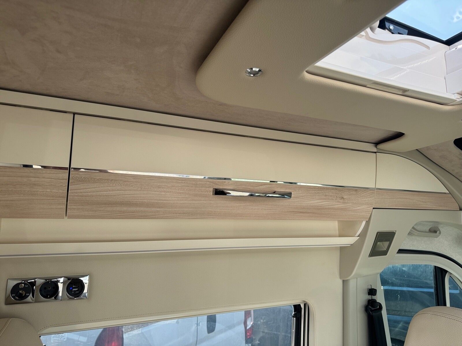 Fahrzeugabbildung Eura Mobil Van V 635 EB Klimaauto., Solar, Fahrassistenzpak