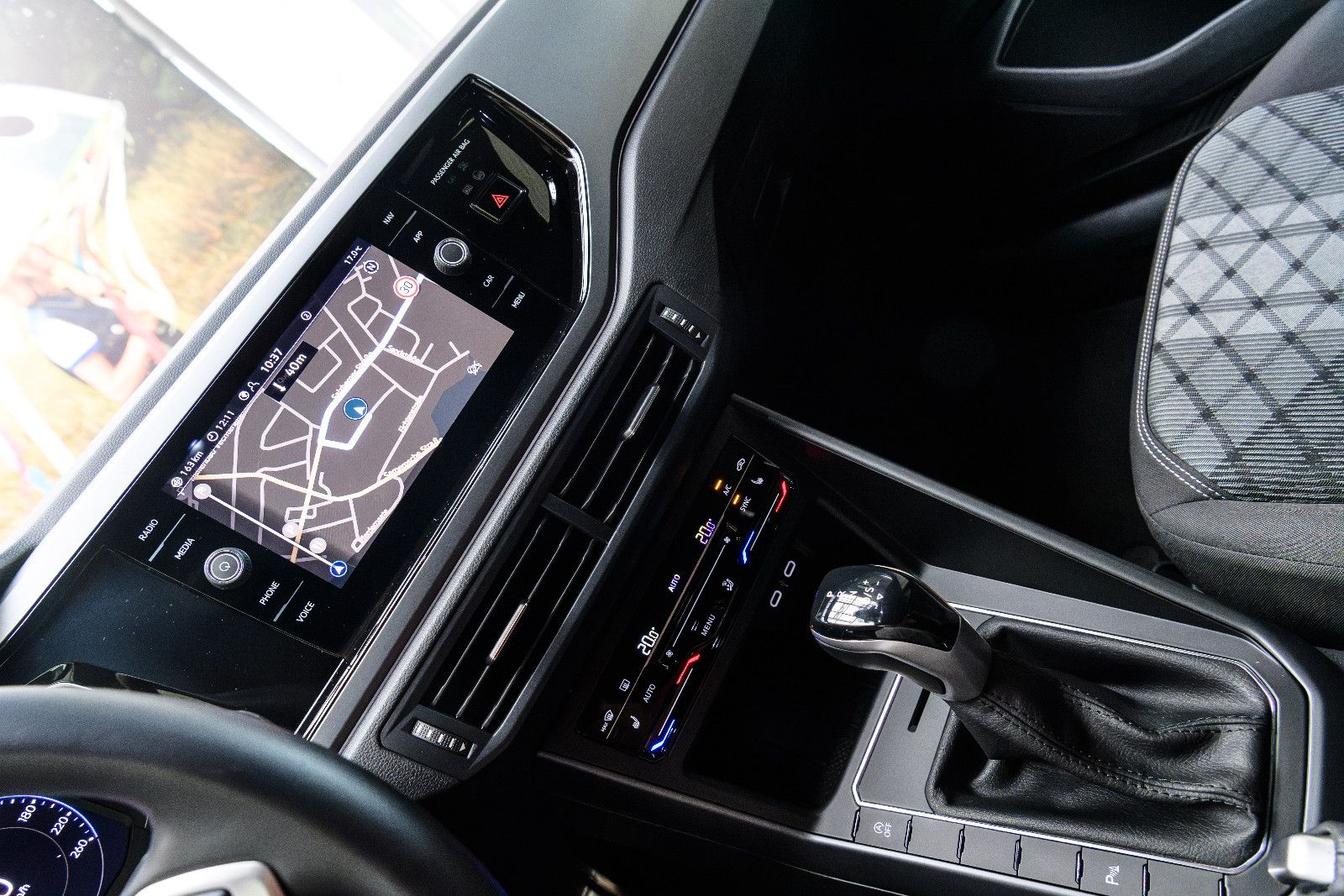 Fahrzeugabbildung Volkswagen Taigo R-Line 1.5 TSI DSG IQ-LED+AHK+KAMERA+ACC