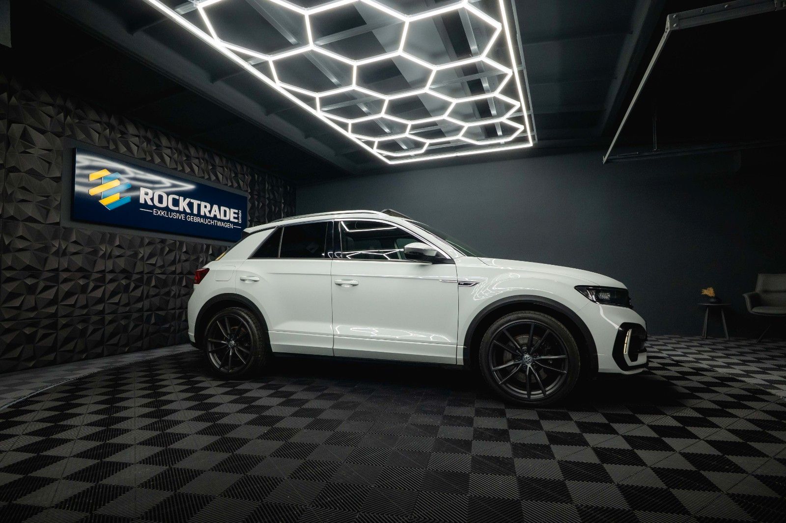 Fahrzeugabbildung Volkswagen T-Roc R 4Motion Performance *ACC*DCC*Pano*LED*