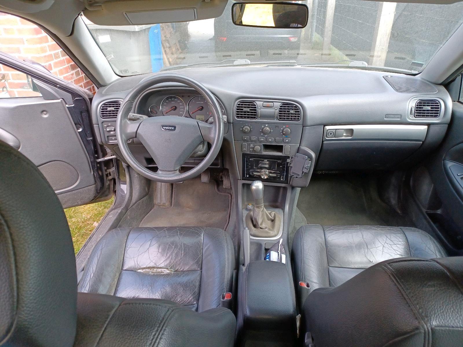 Volvo V40 2004 — engine 116 HP (85kW)