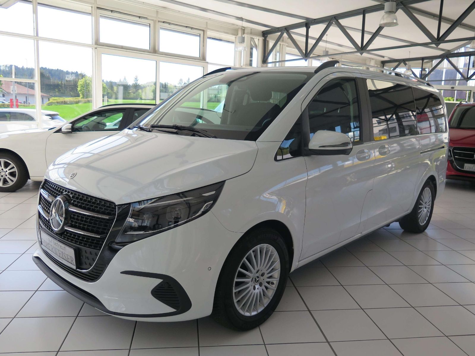 MERCEDES-BENZ V 220 L AHK Multibeam Drehsitze Liegepaket Distr