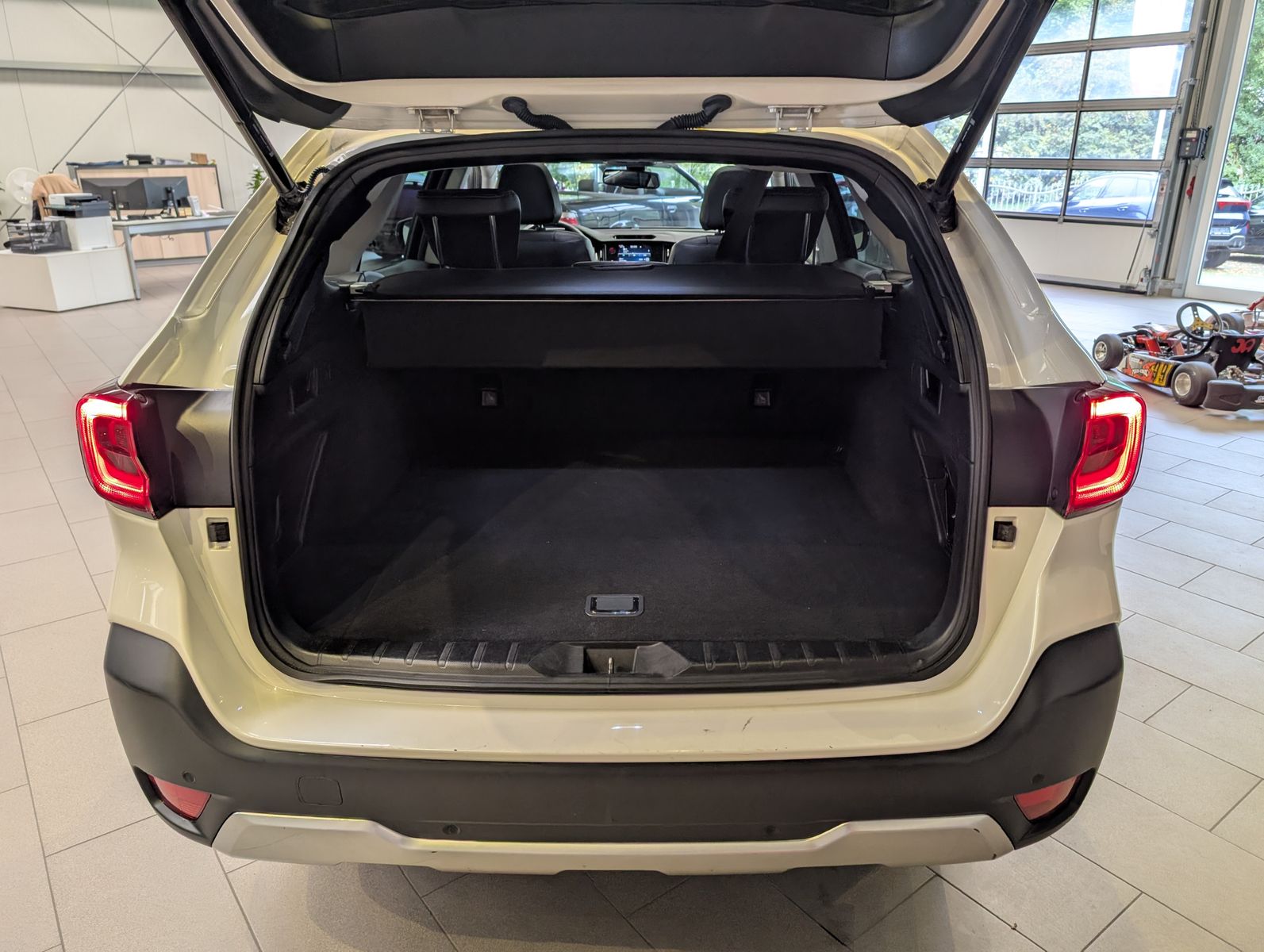 Fahrzeugabbildung Subaru Outback 2.5i Platinum EyeSight LED ACC CAM LEDER