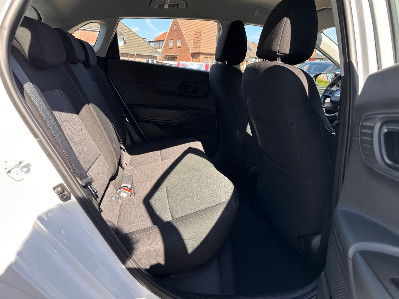 Fahrzeugabbildung Hyundai i20 1.0 T-GDI DCT Comfort APP/Navi/PDC/RFK/SHZG