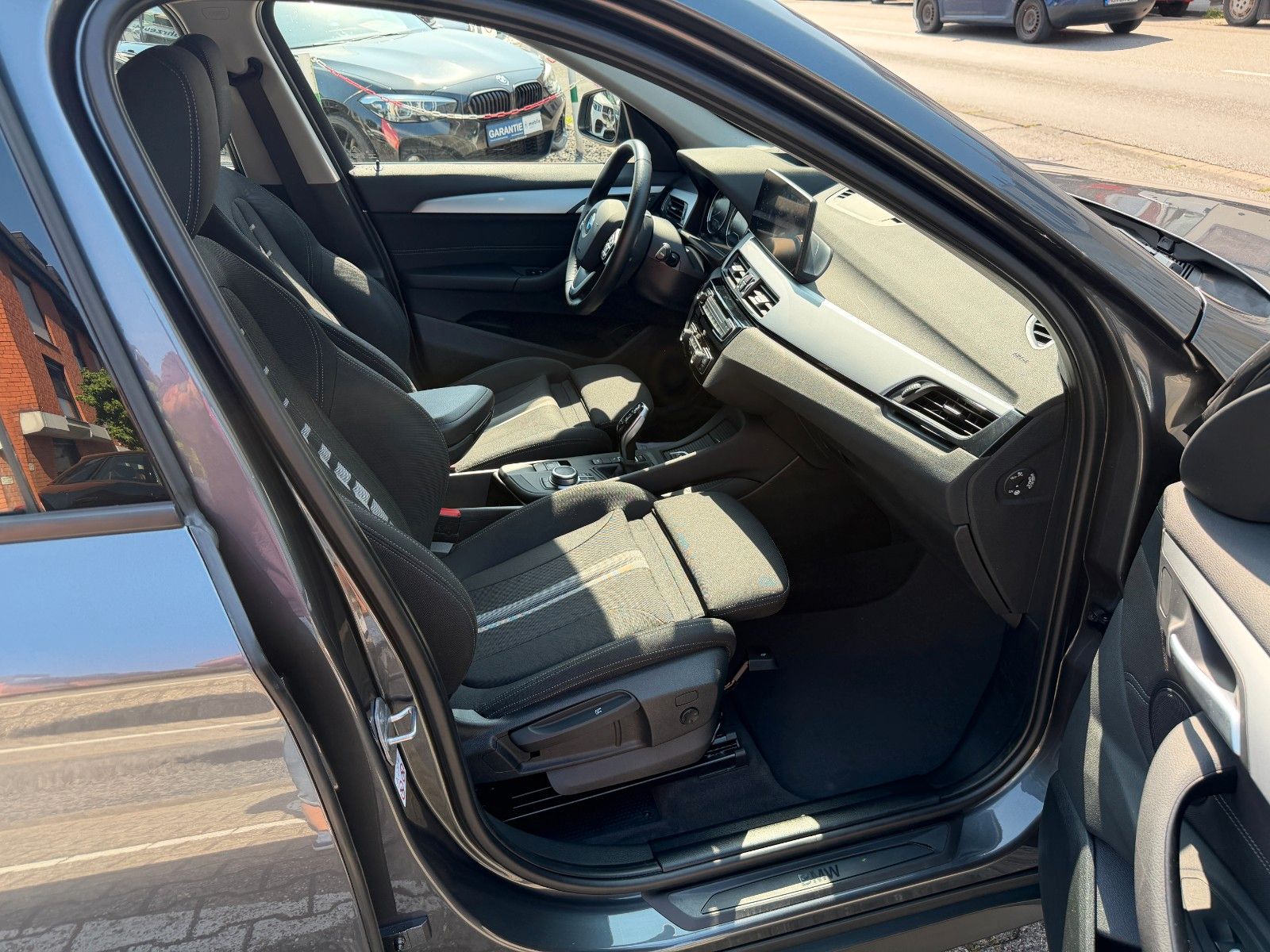 Fahrzeugabbildung BMW X1 xDrive 20 d 1.HD HUD AHK AUTOMATIK LED KAMERA