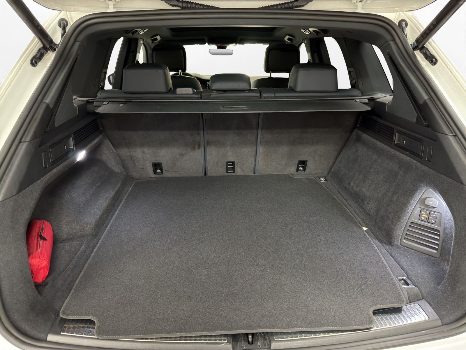 Volkswagen Touareg 3.0 eHybrid AHK Pano Matrix LM 21 360° foto 23