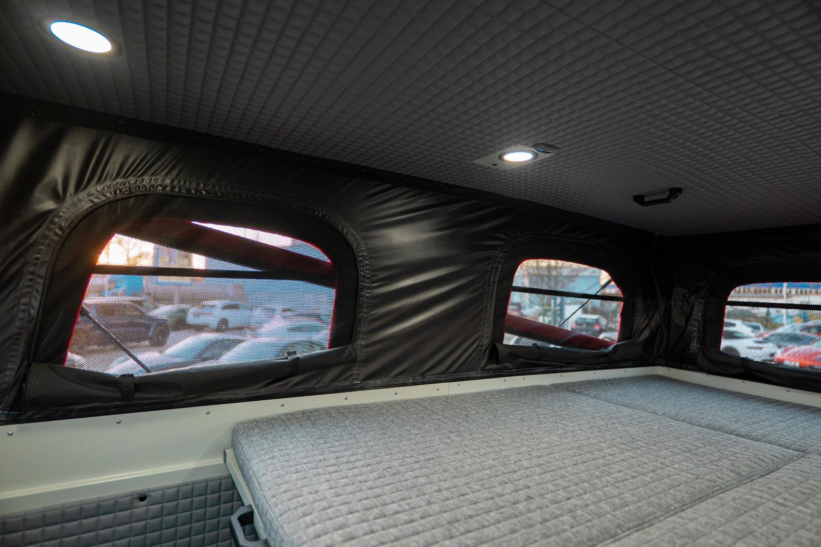 Fahrzeugabbildung Decamp Dodge RAM 5.7 V8 4x4 + DECAMP BACKPACK Camper