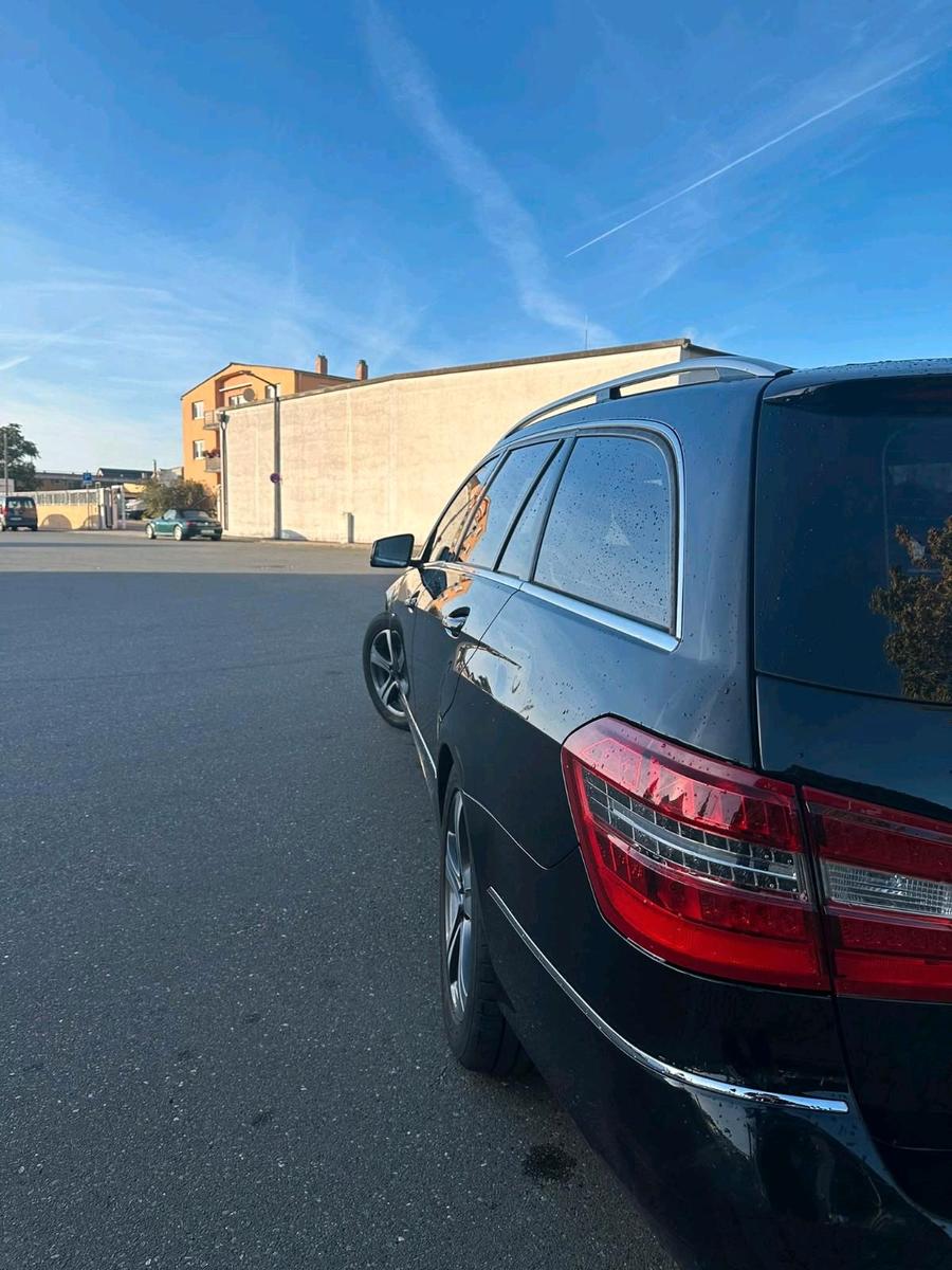 Mercedes-Benz E250 2010 — photo 10